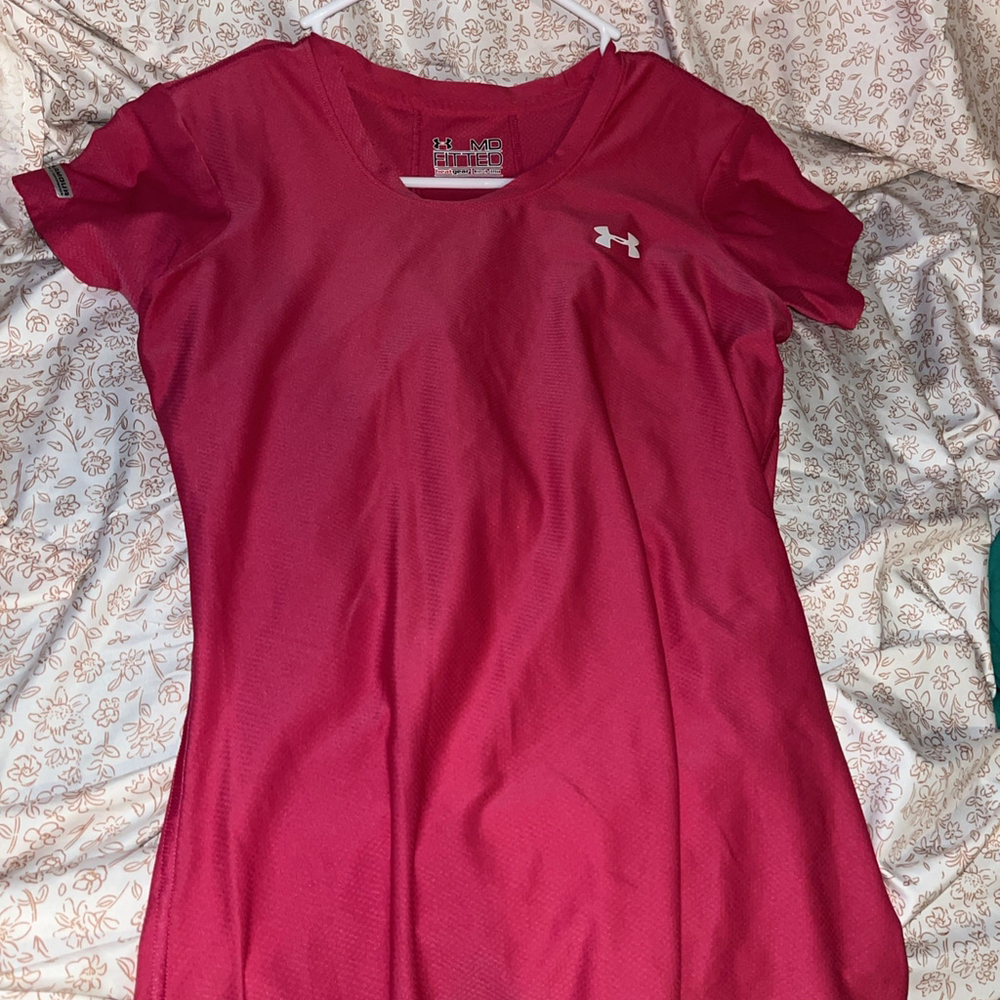 Under Armour womens shirt size XS extra small MINT cond loose fit